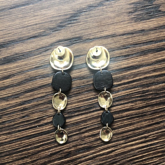 Banana Republic dangle earrings. - Picture 5 of 7